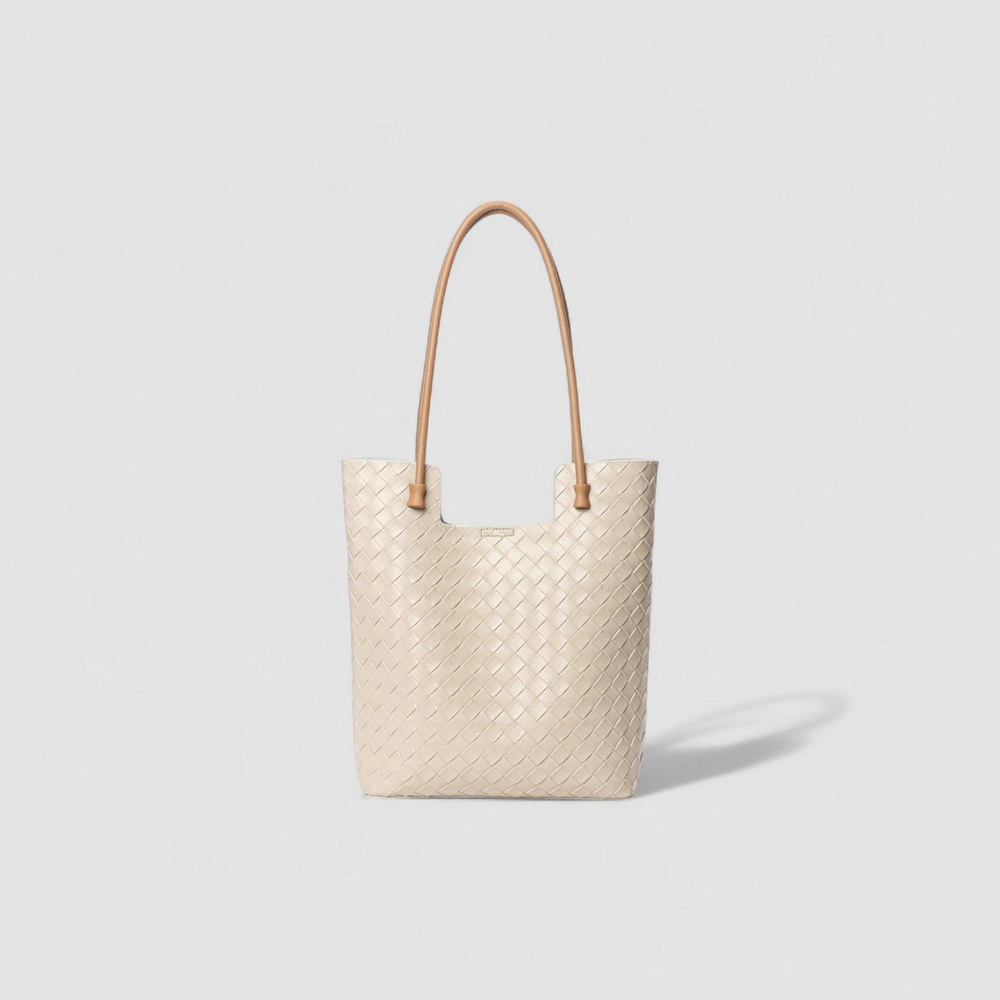 The Elowen Tote  in Pure Leather