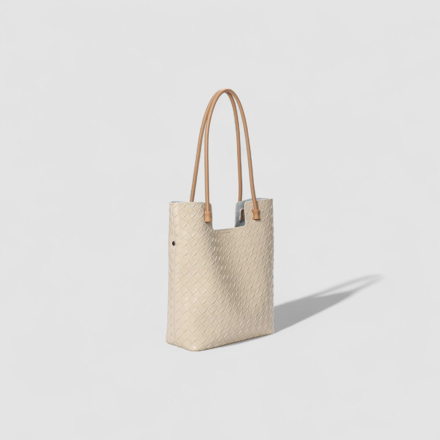 The Elowen Tote  in Pure Leather