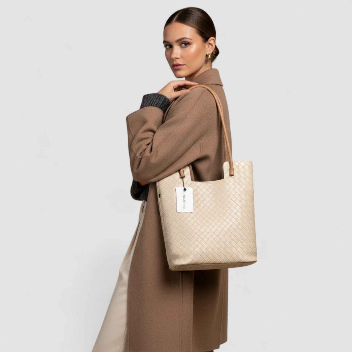 The Elowen Tote  in Pure Leather