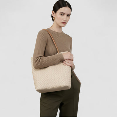 The Elowen Tote  in Pure Leather