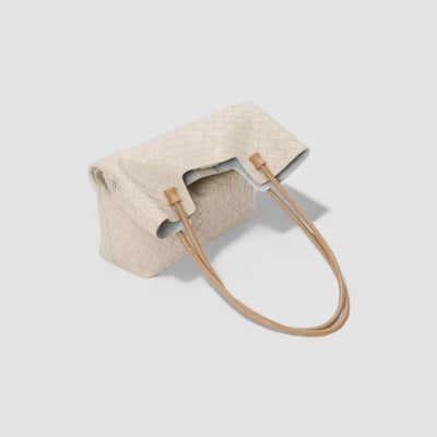 The Elowen Tote  in Pure Leather